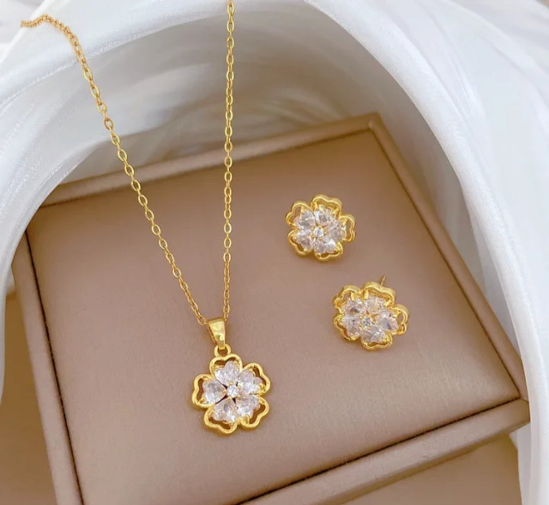 New Arrival Fashion Jewelry Set 18K Gold Plated Diamond Clover Jewelry Set Earring and Necklace