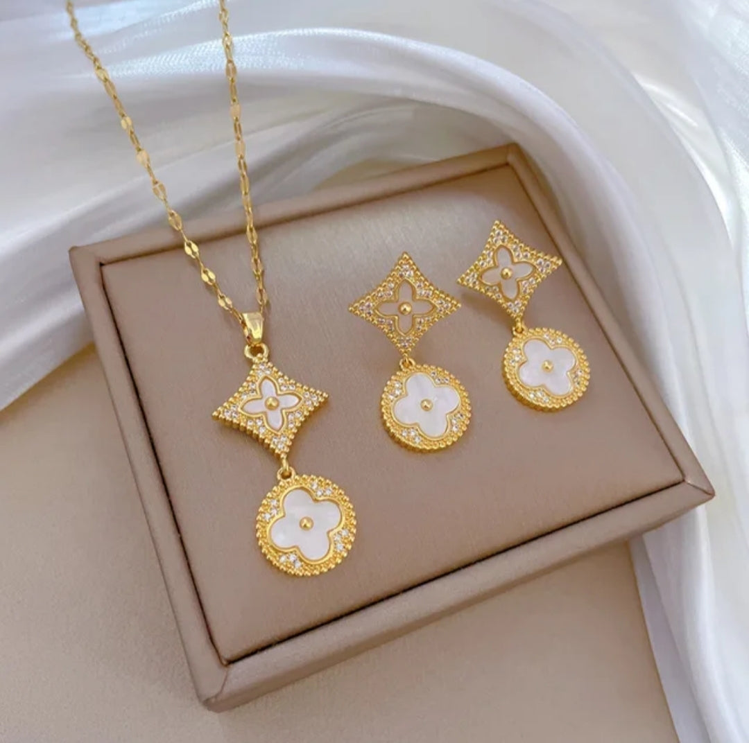 New Arrival Fashion Jewelry Set 18K Gold Plated Diamond Clover Jewelry Set Earring and Necklace