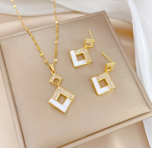 New Arrival Fashion Jewelry Set 18K Gold Plated Diamond Clover Jewelry Set Earring and Necklace