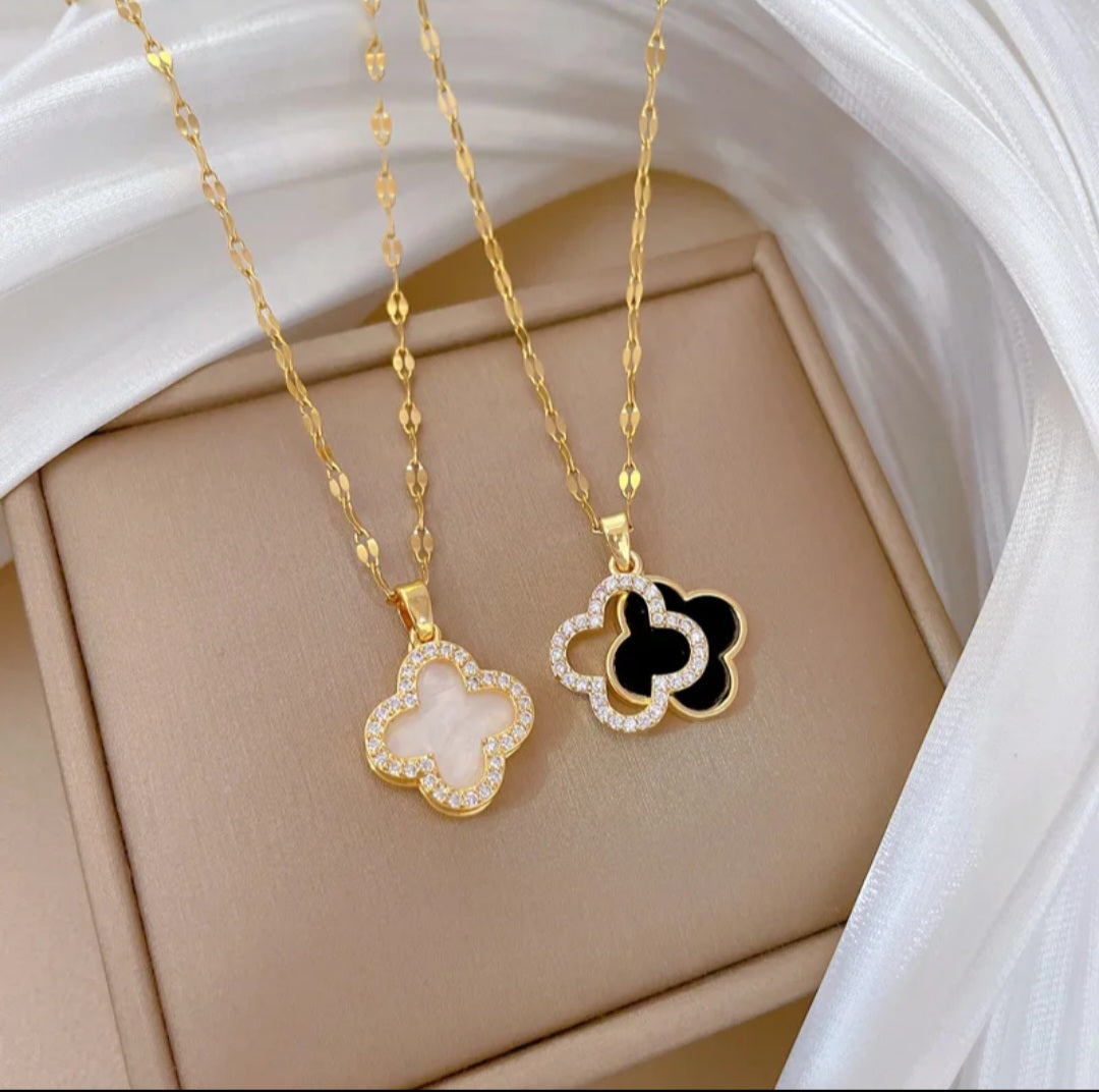 Shiny Diamond Black/White Clover Pendant Necklace 18K Gold Plated Fashion Jewelry Clavicle Chain Necklaces Women