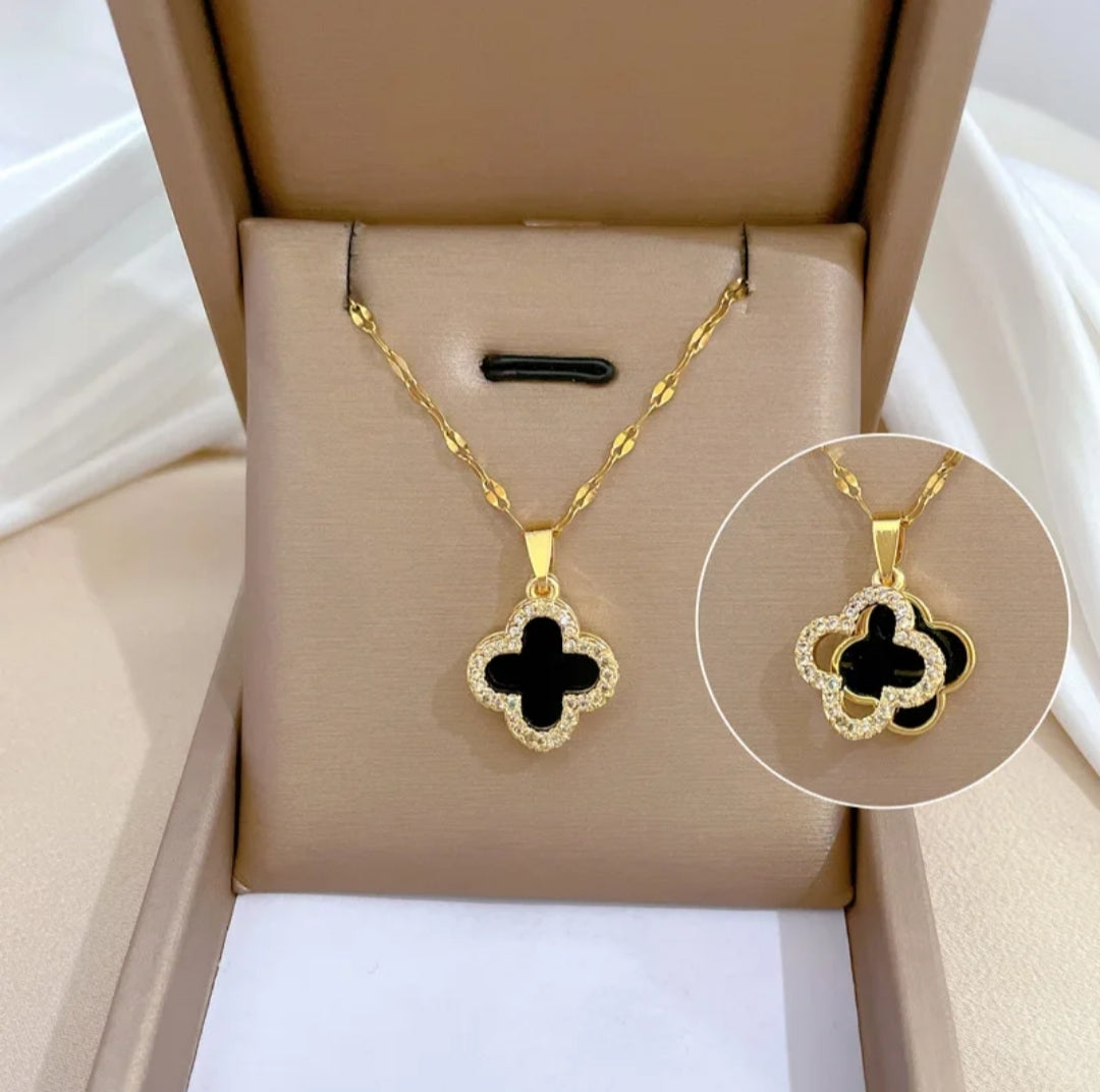 Shiny Diamond Black/White Clover Pendant Necklace 18K Gold Plated Fashion Jewelry Clavicle Chain Necklaces Women