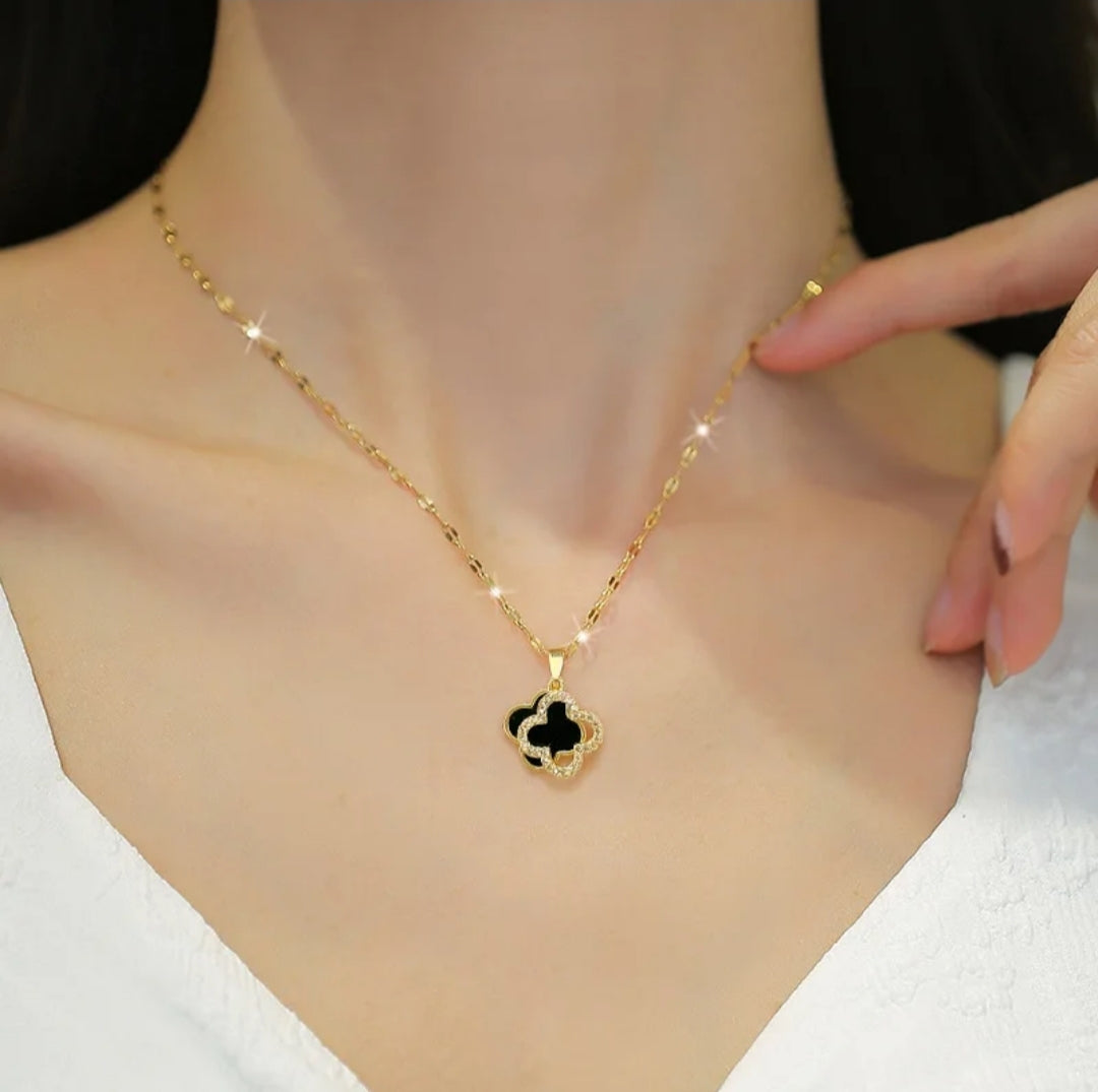 Shiny Diamond Black/White Clover Pendant Necklace 18K Gold Plated Fashion Jewelry Clavicle Chain Necklaces Women