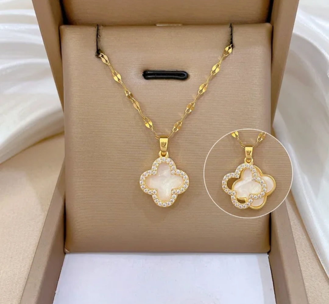 Shiny Diamond Black/White Clover Pendant Necklace 18K Gold Plated Fashion Jewelry Clavicle Chain Necklaces Women