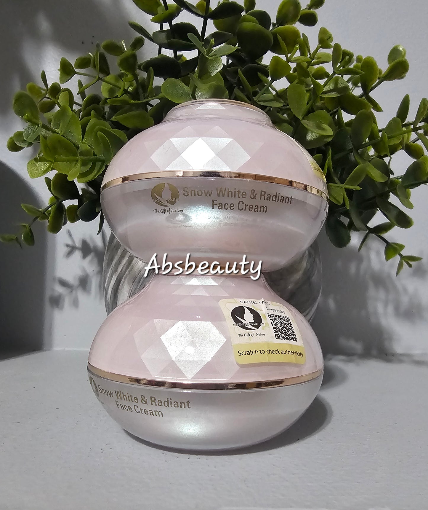 Snow White & Radiant Face Cream With Spf30, 30g From Bathel Paris Cosmetics. 1pc