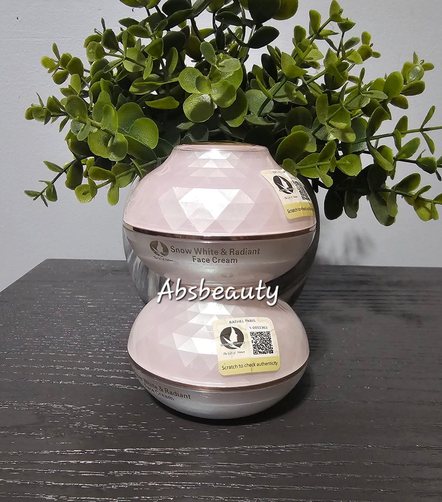 Snow White & Radiant Face Cream With Spf30, 30g From Bathel Paris Cosmetics. 1pc