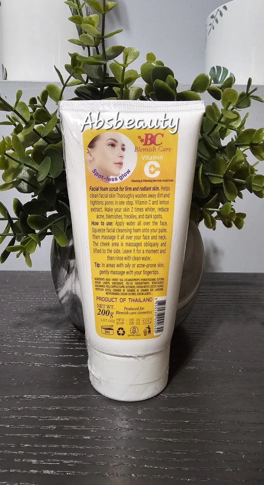 Blemish Care Vitamin C Cleansing, Extra Lightening Facial Scrub Foam 200g